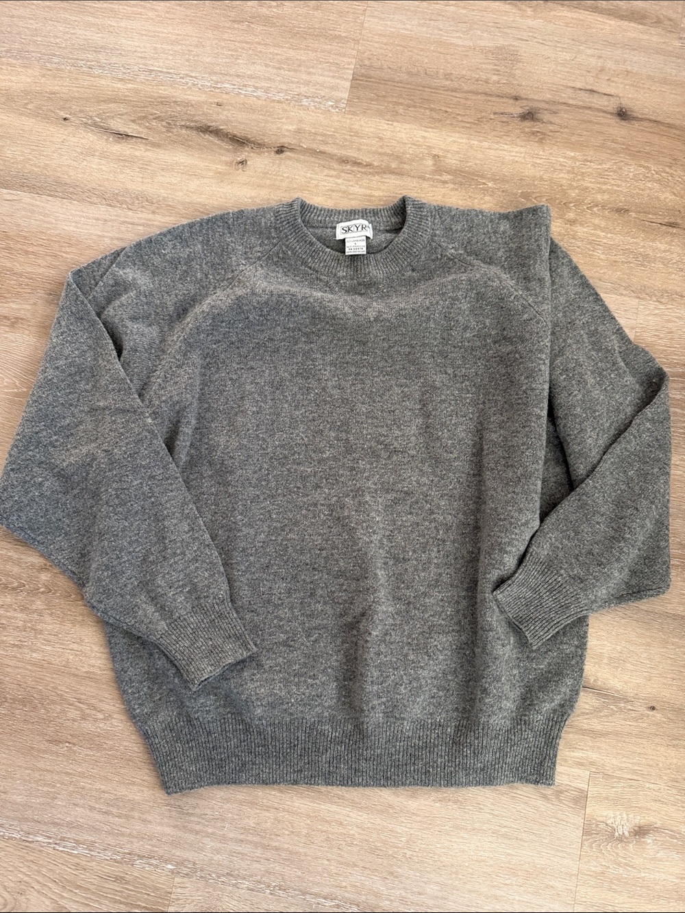Skyr Men's Heather Gray Crewneck Sweater